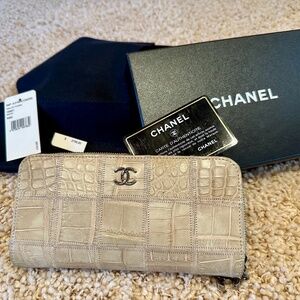 Full size Chanel Alligator skin wallet, white